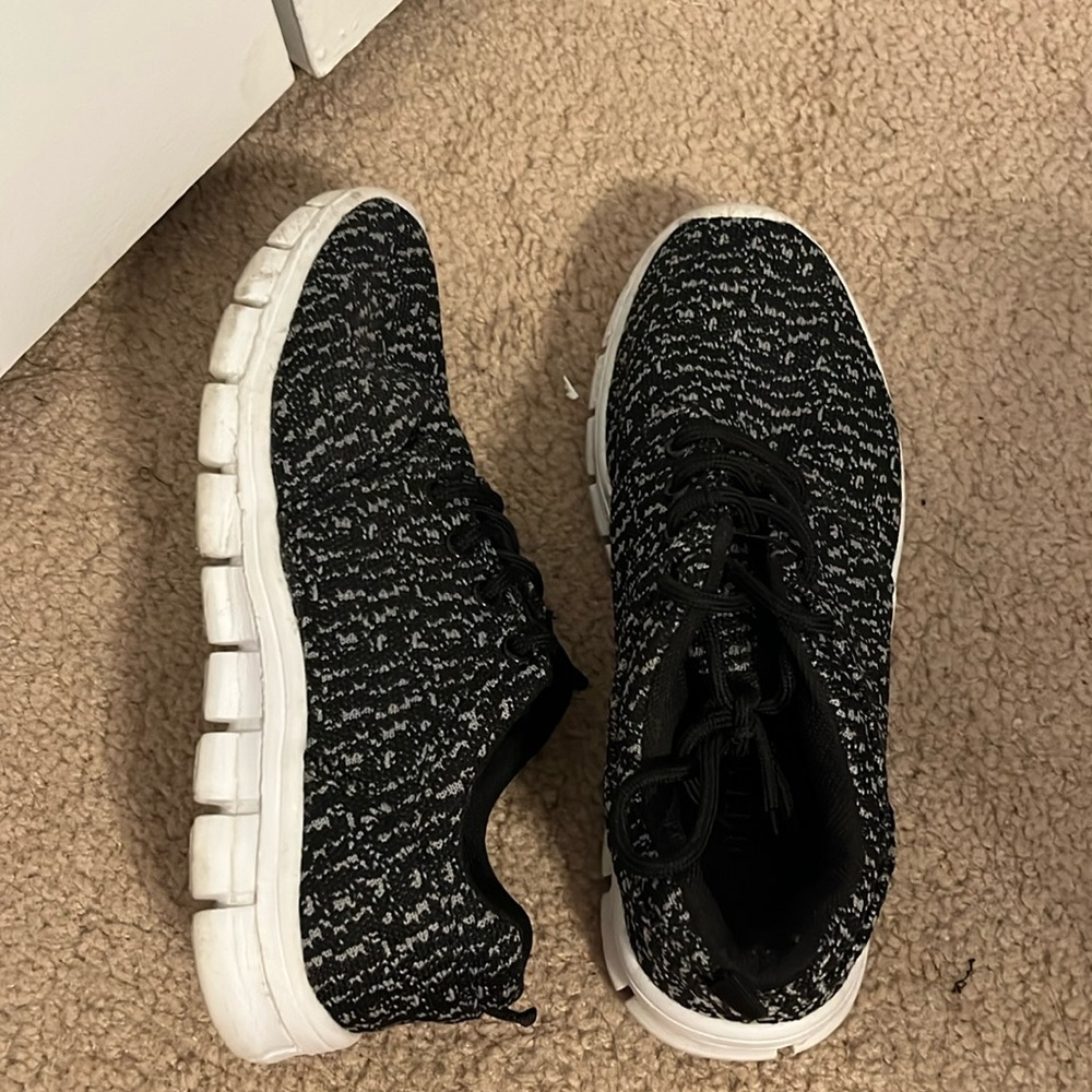 Athletic shoe